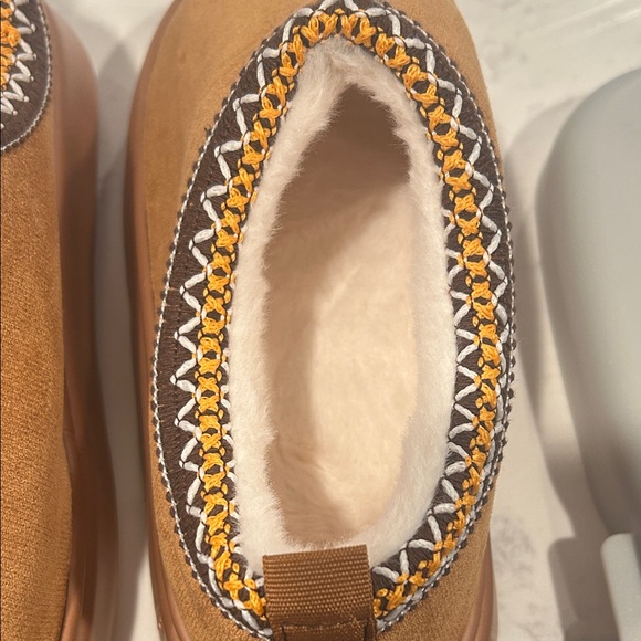 NWOT Cozy Tan Slip-On Shoes with Embroidered Trim - Picture 6 of 7